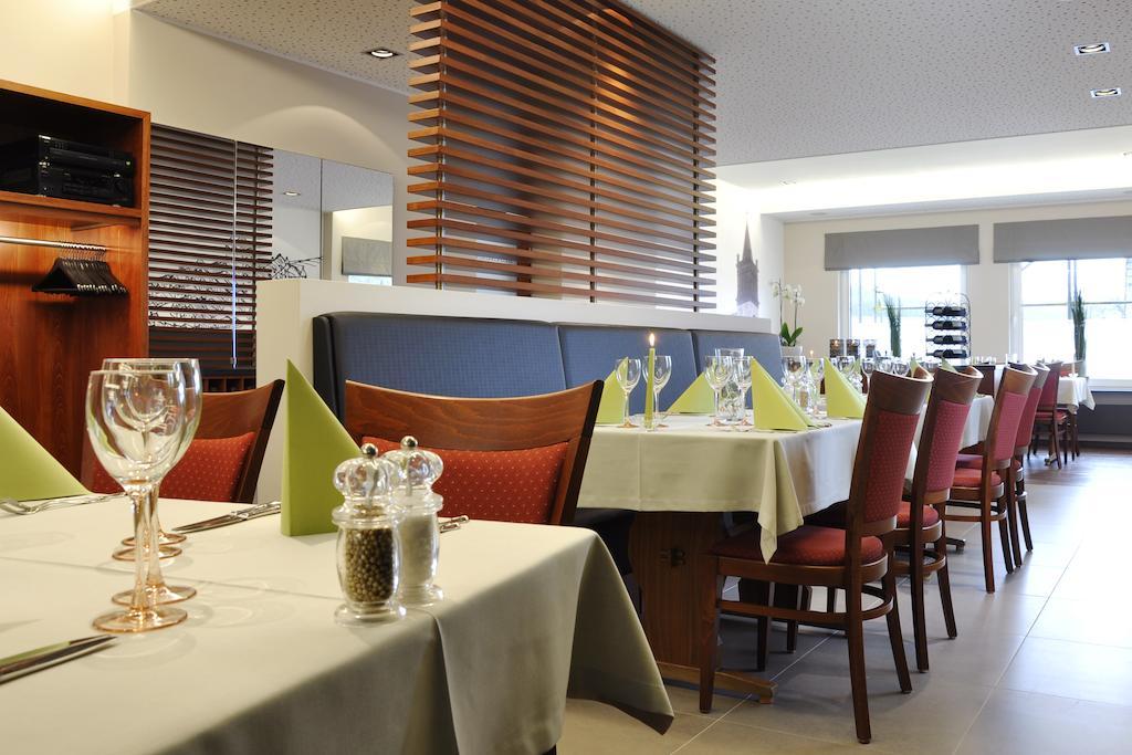 Zum Burghof Hotel Schoenberg Buitenkant foto