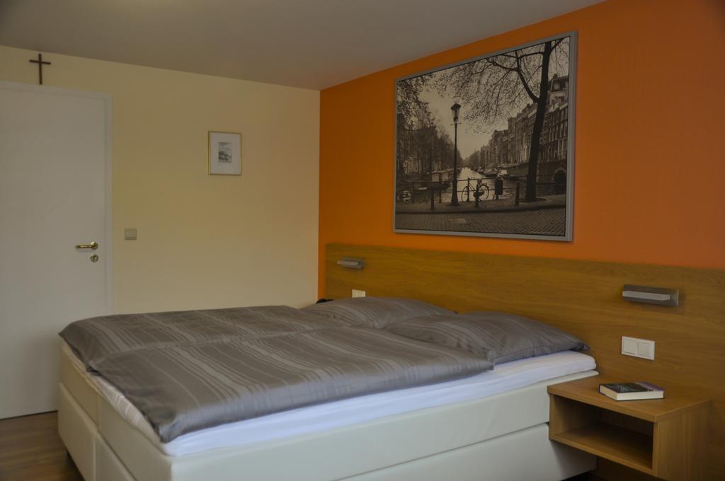 Zum Burghof Hotel Schoenberg Buitenkant foto