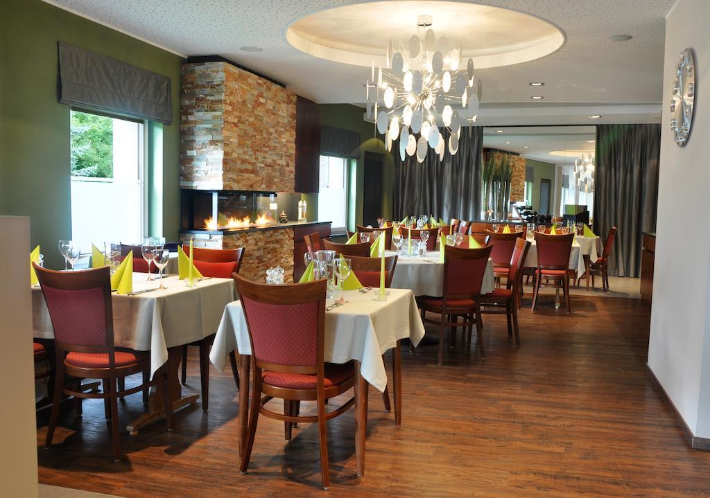 Zum Burghof Hotel Schoenberg Buitenkant foto