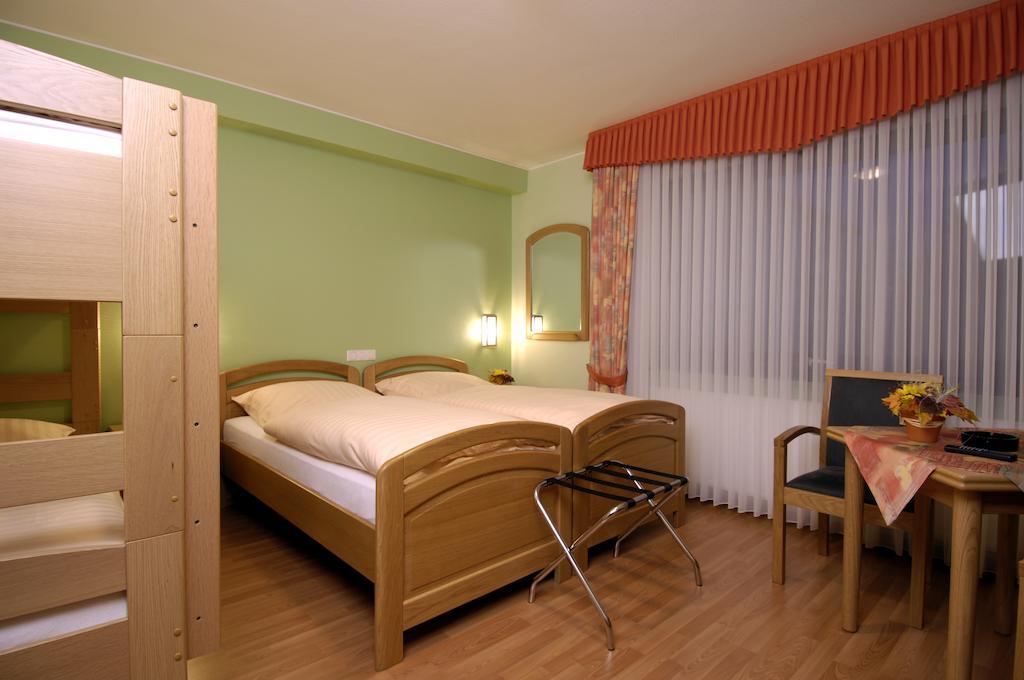 Zum Burghof Hotel Schoenberg Kamer foto