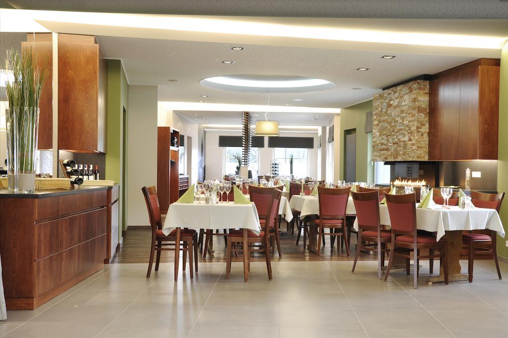 Zum Burghof Hotel Schoenberg Buitenkant foto